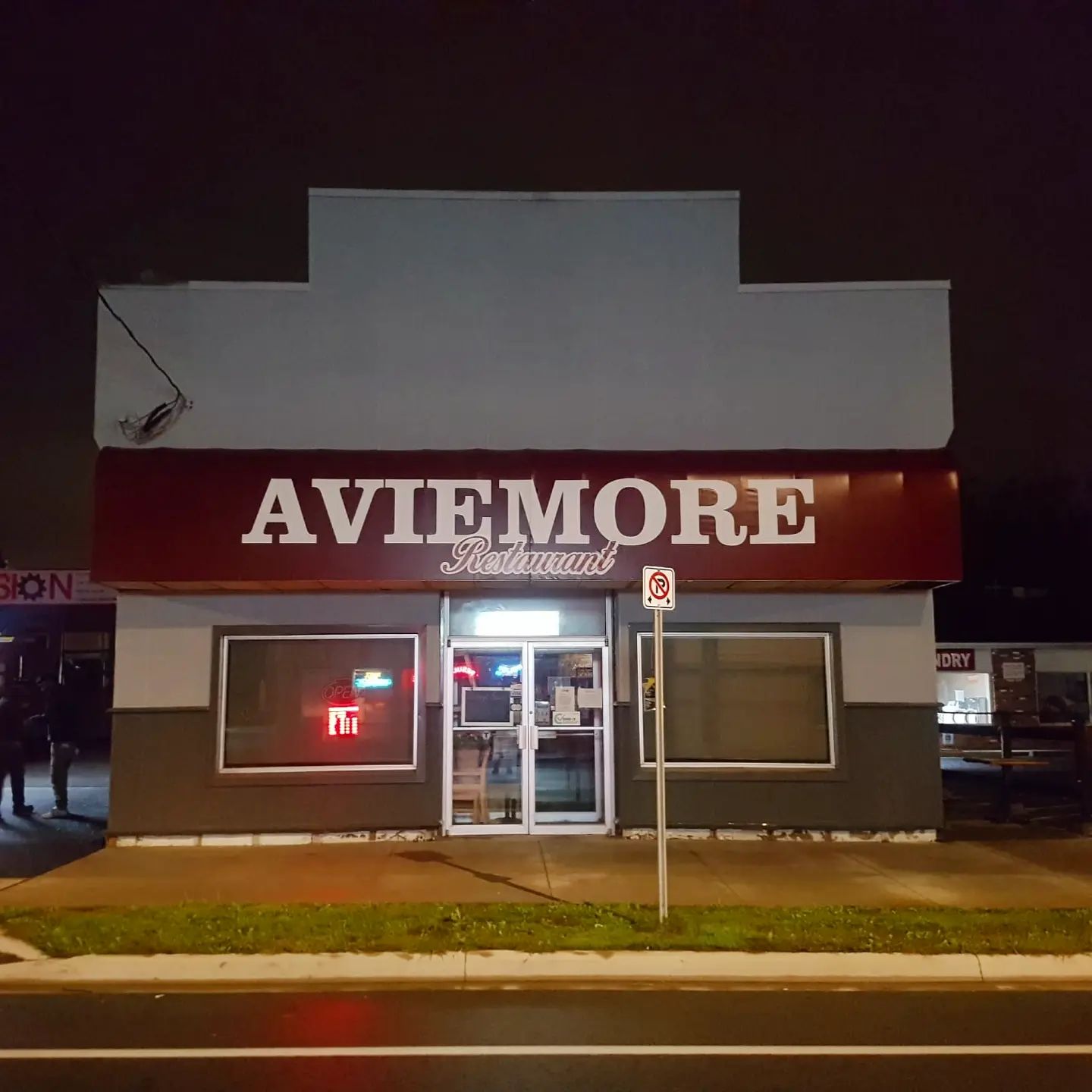 Picture of the new Aviemore Restaurant storefront sign designed and installed by 6ix Signs Toronto.